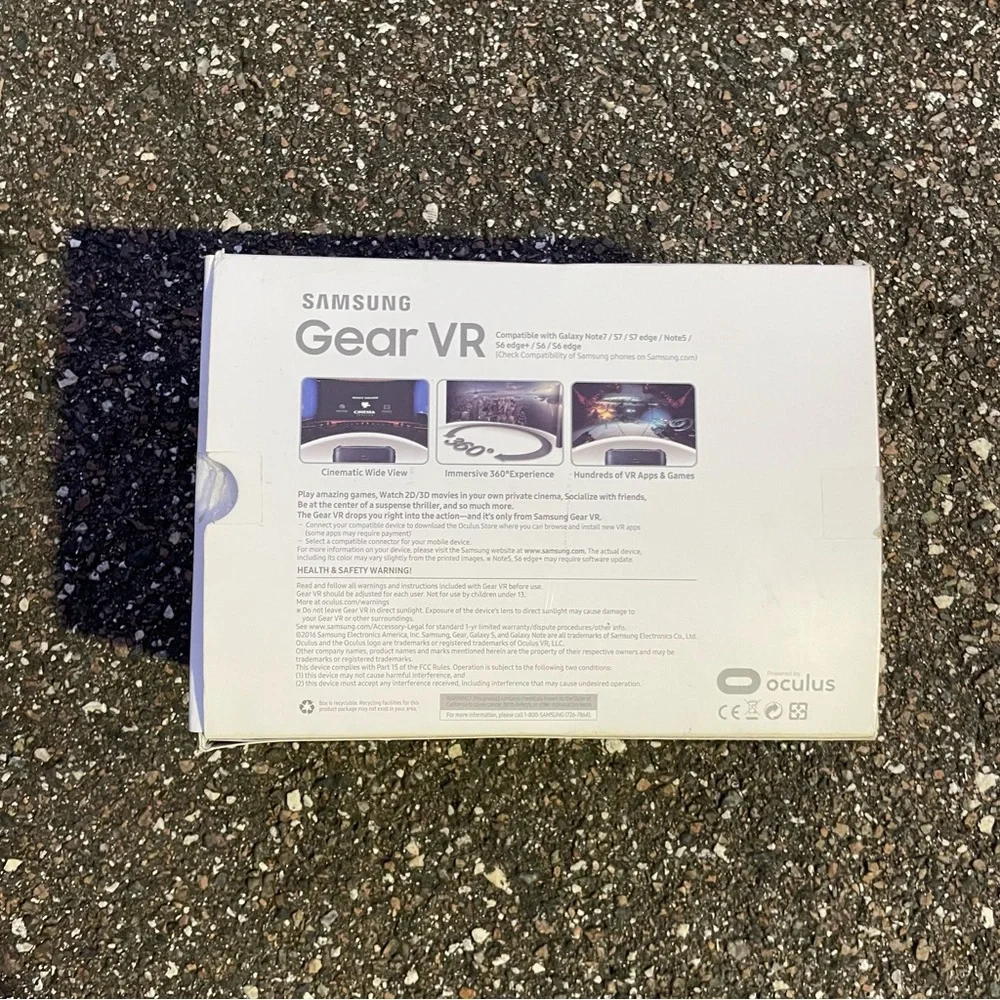 Samsung Gear VR Oculus Headset SM-R323 w/ Box Adapter Included